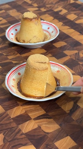 Abdulla Alkhaldi on Instagram‎: "كريم كراميل القهوه والبسكوت - [ ] خلطت ٥٠٠ ملي حليب سائل + ٣ ملاعق ك حليب مجفف + ملعقتين ص قهوه سريعه التحضير + علبة قشطه + ضرف من بودرة الكريم كراميل الجاهز - [ ] سخنت كل المكونات مع بعض إلى ان سخن الحليب - [ ] وزعت صوص الكراميل في الاكواب وحطيت في بعضها بسكوت بنكهة العسل وصبيت عليها خليط الكريم كراميل ( البسكوت يتشرب ويعطيكم قوام مختلف ) اختياري - [ ] بردت الكريم كراميل ليله كامله وقدمتها مع بسكوت مطحون عليكم بالعافييه لذيذه نكهة الكريم كراميل مع القهوه"‎