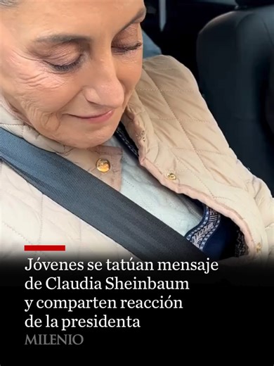 Dos jóvenes se tatuaron un texto y unos corazones dibujados por la presidenta Claudia Sheinbaum, un gesto que tomó por sorpresa a la mandataria cuando se los mostraron. Al ver el diseño, Sheinbaum reaccionó con una sonrisa y soltó un espontáneo “¡Ay, qué bárbaras!”, momento que quedó registrado en video. El clip fue difundido en TikTok por la usuaria @astrid.c.gonzalez, quien suele compartir contenido relacionado con la jefa del Ejecutivo federal y expresar su admiración por su trabajo. La usuar