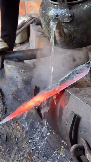 Quenching: where extreme heat meets sudden cold, creating true toughness #blacksmith #quenching #usa