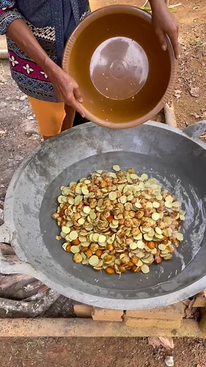 Rewangan masak masak dino rebo ne. Sehari sebelum yasinan tapi wes rame dan uprek ning pawon. Opo wae sing dikerjakan? Nonton terus yo #murikahagnes #agnesmurikah #mbahmurikah | Murikah Agnes