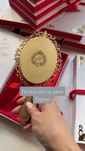 Invitación Espejo para XV Años: Creatividad y Elegancia