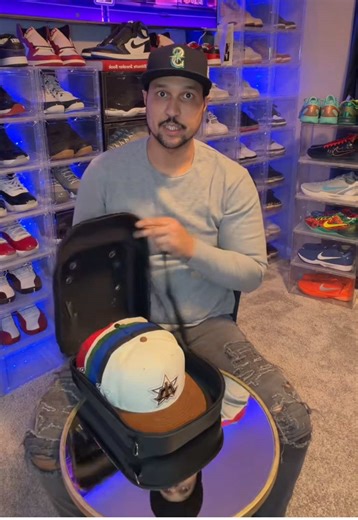 Travel hat bag. I’ve been needing one of these for so long. My hats are now protected. #hats #hatbag #hatprotection