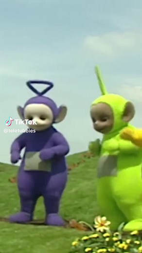 and this time…we’re gonna get tubby 💜💚💛❤️ Video: All four Teletubbies doing a synchronized dance together on the grass outside in Teletubbyland.