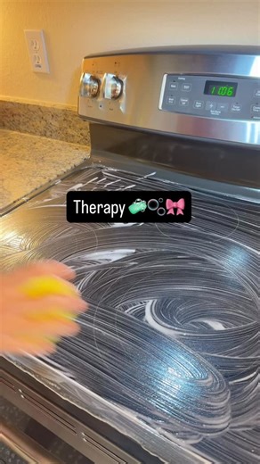 Cris on Instagram: "The sounds and therapy you needed today ☺️🫧🧼❤️ #viral #asmr #cleaneating #cleaning #limpieza"