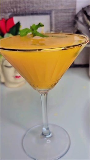 No-Sugar Mango Martini 🥭 Fresh & Healthy Summer Refresher #viral #shortvideo #ytshorts