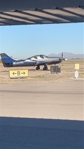 Lancair Evolution taxiing to RWY 12 via taxi way Bravo at KAVQ#lancair #generalaviation #pilot
