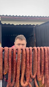 Catnat de Dinozaur 🤗.#Punctgastronomic #FINCA GALAN # BISTRITANASAUD #mancaresanatoasa #fyp #viral #cramelegalan #porc #sarmale #fincagalan #slanina #carnat #distractie #romania #urechedeporc #spania #slaninadeelefant #ceapa #branza #ceapa #https://shop.fincagalan.ro/ | Marius Galan