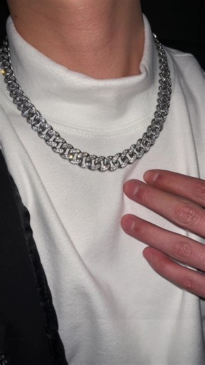 Trendy Necklace Styles for Fashion-Forward Individuals