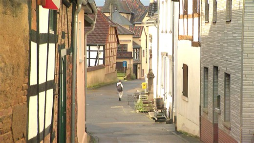 Die Burgstraße in Dattenberg