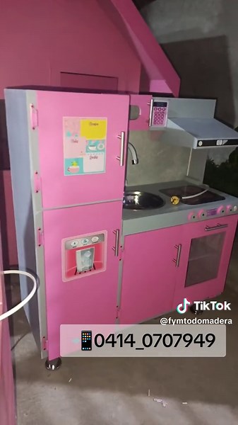 Cocinitas de juguete para niñas 👩🏼‍🍳 ¡Un hermoso regalo de navidad para tu pequeña gran chef! 👩🏼‍🍳🍳🍕🥧 ✅Contamos con sistema de apartado. ✅Cocinitas disponibles desde 200$ 📲0414_0707949 📍 Maracaibo B/Andrés Eloy blanco detrás de Farma Juan cerca de la c2 entrando por CC LOS ARKOS a 4. #cocinitasdejuguete #somosfabricantes #juguetesconproposito #maracaibovenezuela🇻🇪