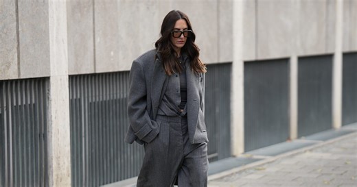 Dzianinowe garnitury „smoky graphite” – hit stylowych dziewczyn