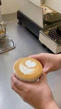 Latte Art lernen – Milch aufschäumen & Gießtechnik einfach erklärt