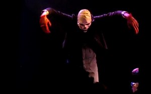 【Buckethead跳舞】Buckethead Dancing To MJ Thriller Live , Aug 29 2009