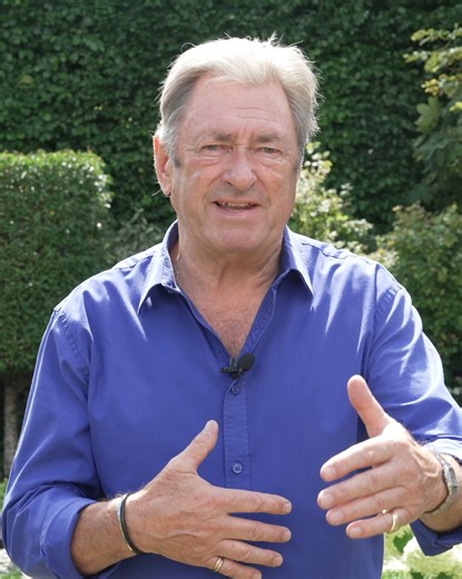 404K views · 3.7K reactions | It's possible to create a garden from scratch in a small space just 1.5m by 1.5m! 華✨ The first step is to use three wooden planters of different sizes and heights, which are lined to protect them. Fill them with a multi-purpose tub and basket compost, which has a little bit more food to sustain the plants right through the year. #SmallGarden #ContainerGardening #GardenMakeover #TinyGarden #AlanTitchmarsh | Gardening With Alan Titchmarsh | Facebook