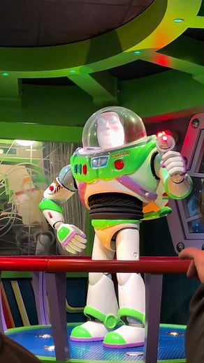 Jour de réouverture 💫🚀 #pourtoi #fyp #disney #buzzlightyear #disneyland