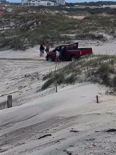 360K views · 1.4K reactions | Wonder what the fight was about? By Juan. Some good old Carova Beach Idiots action | Outer Banks | Facebook