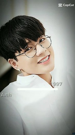 Stylish Poses Through the Years: A Fashion Retrospective