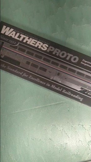 Unboxing and running Walthers Proto HO scale Amtrak Superliner cars