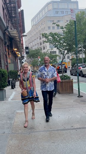 Law & Order star Chris Meloni and his gorgeous wife in New York City always nice and friendly. (🎥) Elder Ordonez #chrismeloni #reelsfacebook #fashion #LawAndOrder #photo #newyork #photography #TrendingNow #happy #smile | Elder Ordonez