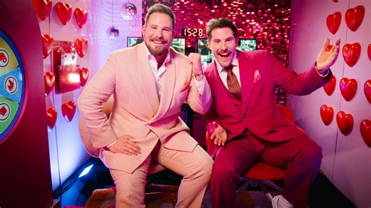 „Schäm dich Reich!“: Sendetermine, Übertragung, Spielprinzip – wer sind die Moderatoren-Zwillinge?