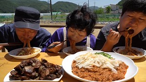 9.3K views · 433 reactions | Spicy cold noodles & Charcoal Grilled Bulgogi - Mukbang eating show | Family Mukbang | Facebook