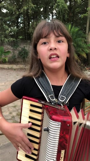 952K views · 103K reactions | Chão Batido - Naty Gaiteira - cover . . . #natygaiteira #music #riograndedosul #gaita #sanfona #acordeon #cover #Todeschini | Naty Gaiteira | Facebook