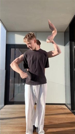 BIG GUY DANCE WITH FALLING BODY PARTS 😳🕺 #shorts #dance #brothers