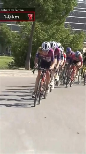 Tremenda victoria de Femke! #Gerritse aeleró en el tramo final, aguantó el ataque de #Vos y se quedó con la etapa 3 de #LaVueltaFemenina. 💪🇳🇱 | MUNDO PEDAL