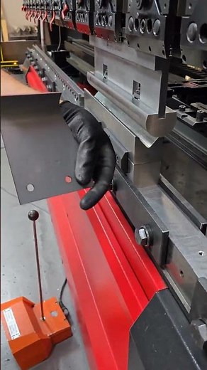 Amada Press Brake, Radius 35 Bend. 110°.CNC