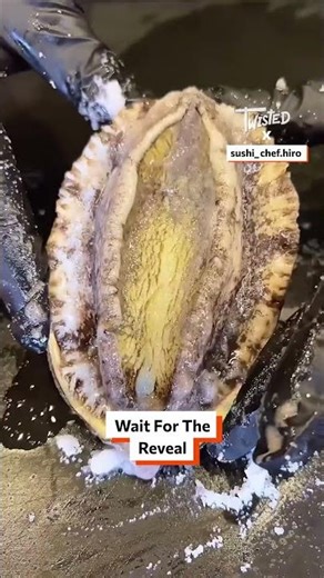 Trying sake-steamed abalone for the first time 😳