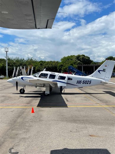 Piper 34 HK5025, El Piper PA-34 Seneca es un avión versátil que puede realizar diversas tareas, como: - Transporte ejecutivo - Entrenamiento de pilotos - Transporte de carga ligera - Servicios de ambulancia aérea - Vigilancia y patrullaje - Fotografía aérea Piper 34 HK5025 SAER colombia #vuelos #fyppppppppppppppppppppppp #parariiiiiiiiiiiiiiiiiiiiiiiiiiiiiiiiii #aeropuerto #aviacion
