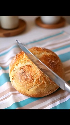 43K views · 77 reactions | 4 Ingredients only ! Everyone can make this homemade bread! Ingredients Warm water: 1 ½ cups (370 ml) Dry yeast: 2 tablespoons (10 g) Flour: 4 cups (500 g) Salt: 1 teaspoon... "Must express something to keep getting my recipes... Thank you. ⏬Recipe in ️C0MMENTS️殺珞 | Easy Recipes | Facebook