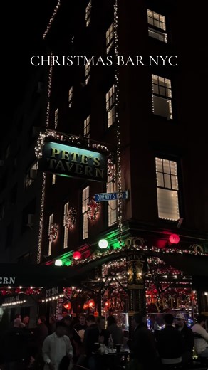 petes tavern during the holidays >>