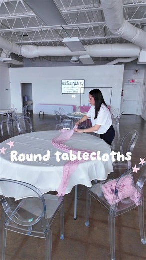 Round tablecloths for your parties . . #eventplanner #decoraciondefiestas #decoraciondeeventos #partyplanning #eventdecor