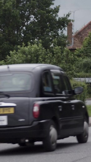 The pranksters are back 🕵️‍♂️ With a little help from @channel4 👏🇬🇧 #F1 #MaxVerstappen