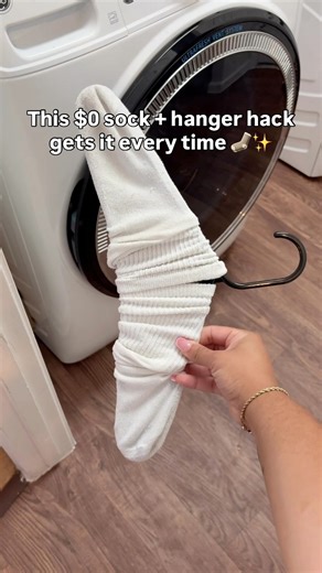 Stop using a broom for this 👀 It misses way more dirt than you think. Try this $0 sock hanger hack to finally get it all 🧦✨ #CleaningHacks #CleanTok #DeepClean #HomeHacks #CleaningTips #CleaningMotivation #FallCleaning | Homeaglow