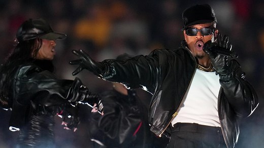 Ne-Yo performs at halftime show of Big 12 championship game