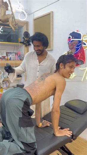 back tattoo with funny movement 🤣 #shortvideo #funny #lol