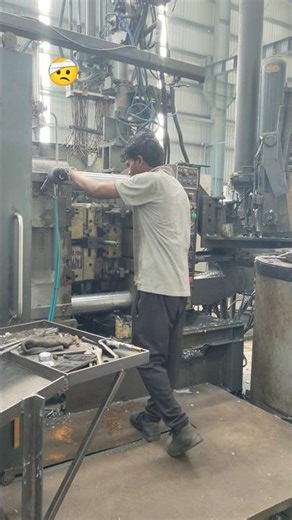 Molding Machine Operator Work 🤕 !! #molding #mashineopretoer