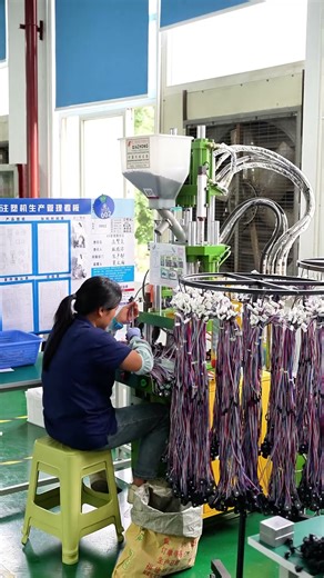 Customized overmolded audio jack 3.5mm Extension Cable