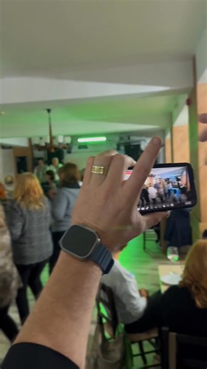 A fost un moment care mi-a dat piele de găină și care încă mă emoționează când îl retrăiesc. Un speech spus din inimă, care mi-a reamintit că ECOTravel nu înseamnă doar drumuri și destinații, ci oameni. De 18 ani, am o familie uriașă – iar voi faceți parte din ea. Vă mulțumesc pentru cuvintele sincere, pentru încredere, pentru fiecare îmbrățișare și privire plină de căldură. Voi sunteți motivul pentru care ECOTravel există și continuă să meargă mai departe. Vă iubesc și vă port cu mine în fiecar