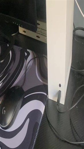 Compmsetup with no wire management | set up
