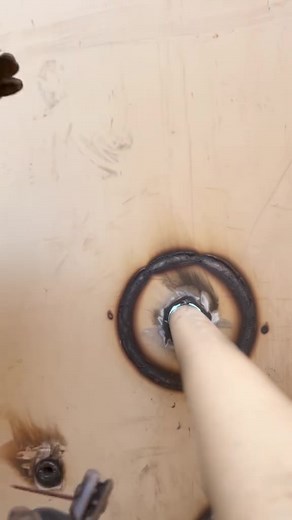 Sealing up some gaps with 5P #6010 #6010rod #6010welds #5p #lincolnelectric #lincolnelectricwelding #weld #welder #ilove #welding #tanking #tankin #tank #tankee #tanke #tankie #ironworker #blackstallion #goodvibes #goodvibesonly #santacruz #maxim | Datboimiggz