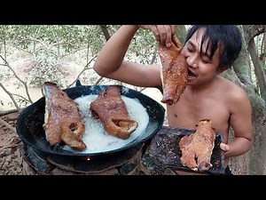 Cooking Pig Head In Frying Pan, Pig Head Fried Is Memorable Recipe