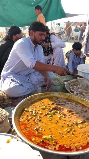 Pakistani Poor People eating this street this street food | SiriPaye Ojhri chickPulao#food #indian