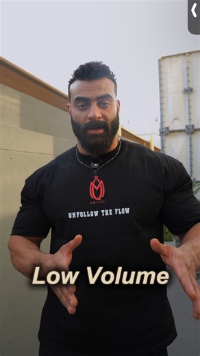 Mohammad ElQadi on Instagram‎: "High volume low intensity VS low volume high intensity 🤝 تختار ايه و ليه ؟ #tips #gym #motivation #muscle #bodybuilding #fitness #big #fit #fitfam #fitspo #instafit #legday #reels"‎