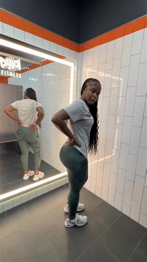 26K views · 1.3K reactions | You still on your couch…oh okay!! LETS WORK LADIES!!!!THAT SUMMER BODY A'INT GONNA BUILD ITSELF IN MY BIO FOR WORKOUT PLANS AND MEAL PLANS #fypreelsシ゚viralシ #explorepage #fitnessgoals #routine #fitnessmotivation #GymTok | Espeyranza | Facebook