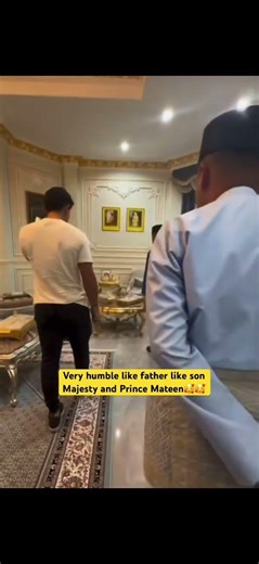 Very humble like father like son Majesty and Prince Mateen #royalbrunei #royal #anisharosnah