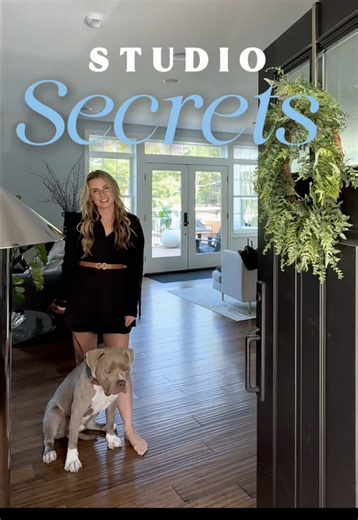 @michaelakingart is a New Hampshire artist whose coastal soul, love for dogs, and stunning artwork capture something truly special ✨🌊 #artistsupportartists #artiststudio #secrets #coastal #rescuedogs
