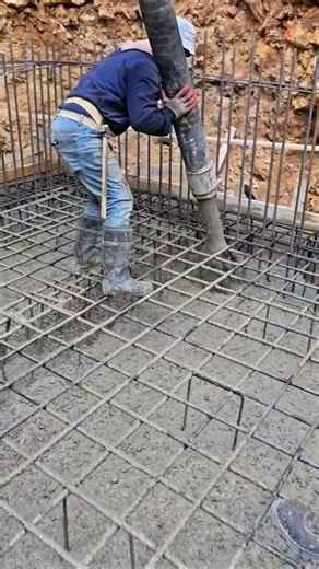 ASMR Concrete Pouring Close-Up | صبّ الخرسانة من قرب بصوت واقعي